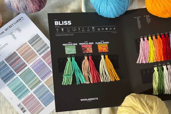 Więcej…Nowe kolory: Bliss i Secret Garden